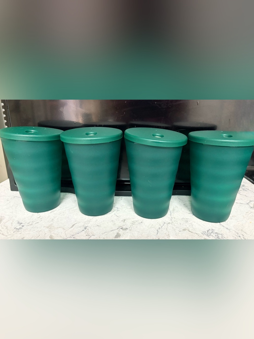 Set of 4 Tupperware Hunter Green Dripless Seal Lidded Tumblers